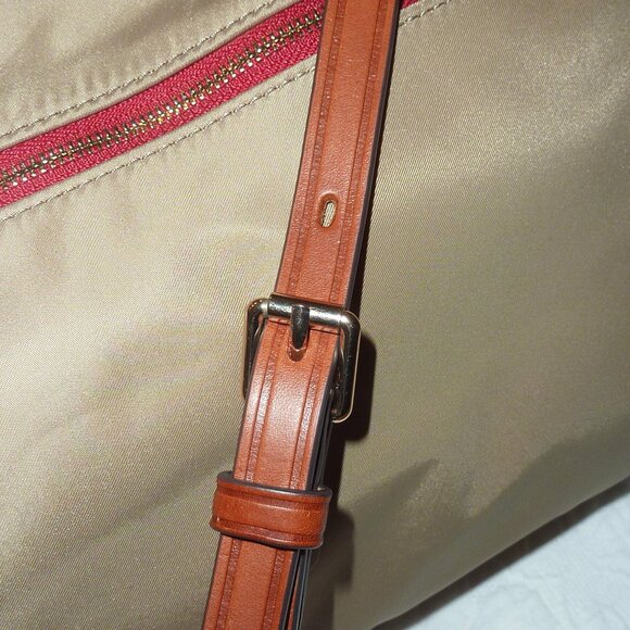 Excellent/MINT Condition Dooney & Bourke Large Tote, Shoulder Purse - Picture 7 of 13